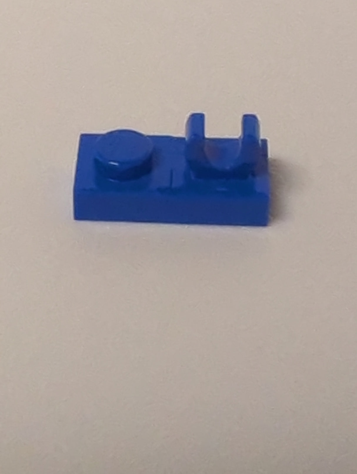NEU Platte modifiziert 1 x 2 mit offenem O Clip oben blau
