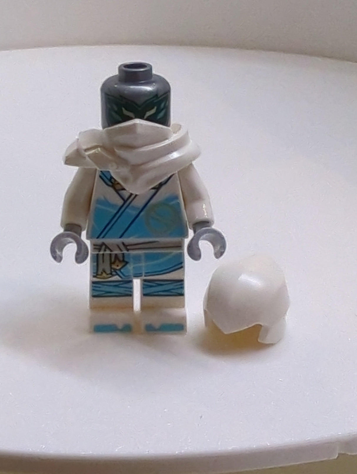 NEU Ninjago Minifigur Zane - Dragons Rising, mit Haube njo819