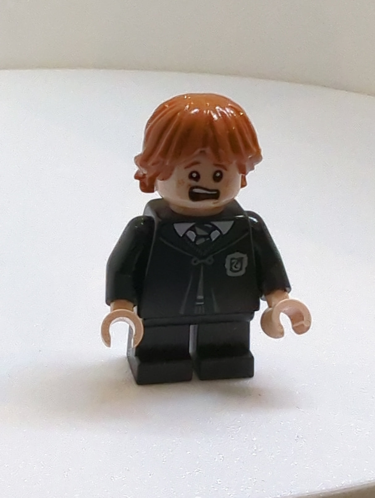 NEU Harry Potter Minifigur Ron Weasley - schwarzes Slytherin Outfit und kurze Beine (Vincent Crabbe Transformation) hp287