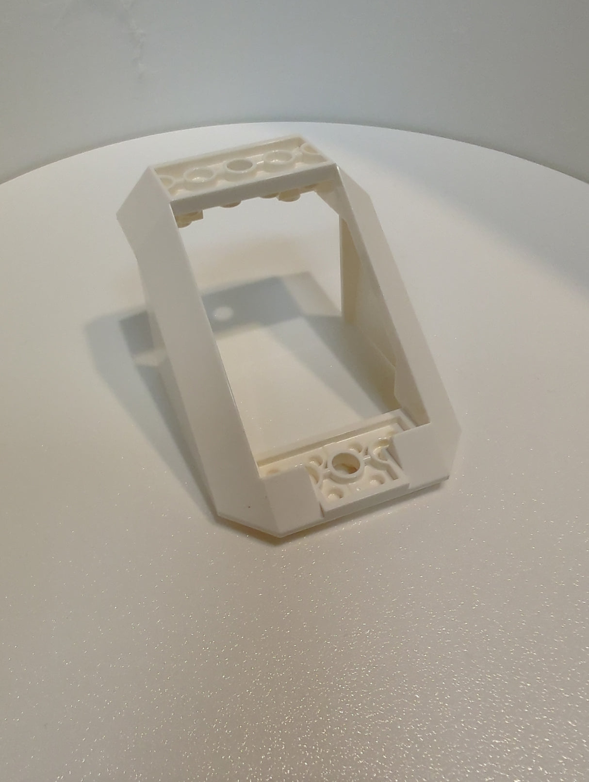 NEU Flugzeugrumpf Achterteil unten 6 x 8 x 4 mit 4 x 6 Frachttürausschnitt, 2 Löchern und 2 Pinlöcher weiß