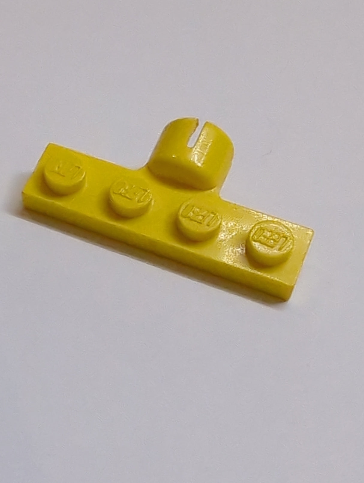 1x4 modifizierte Platte mit Buchse 4 Slots 8mm gelb