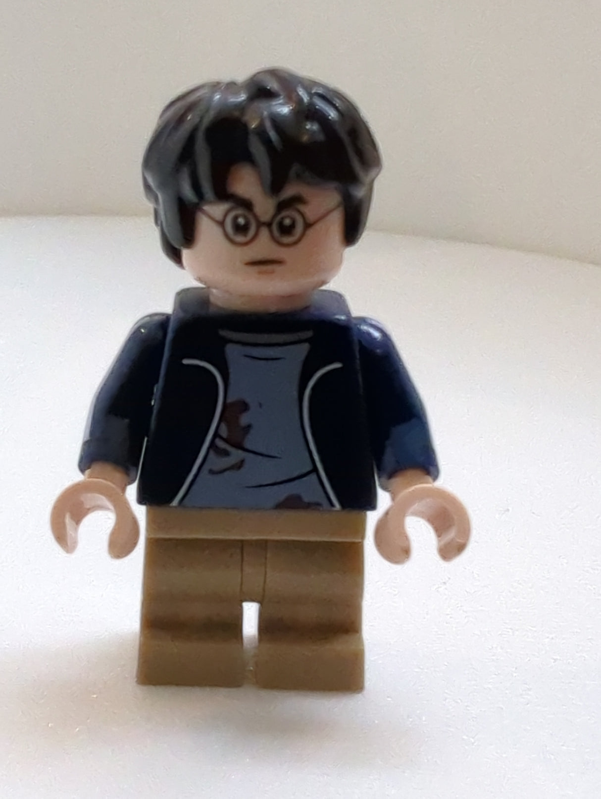NEU Harry Potter Minifigur Harry Potter - Dunkelblaue offene Jacke mit Tränen und Blutflecken, bedruckte Arme, hp419