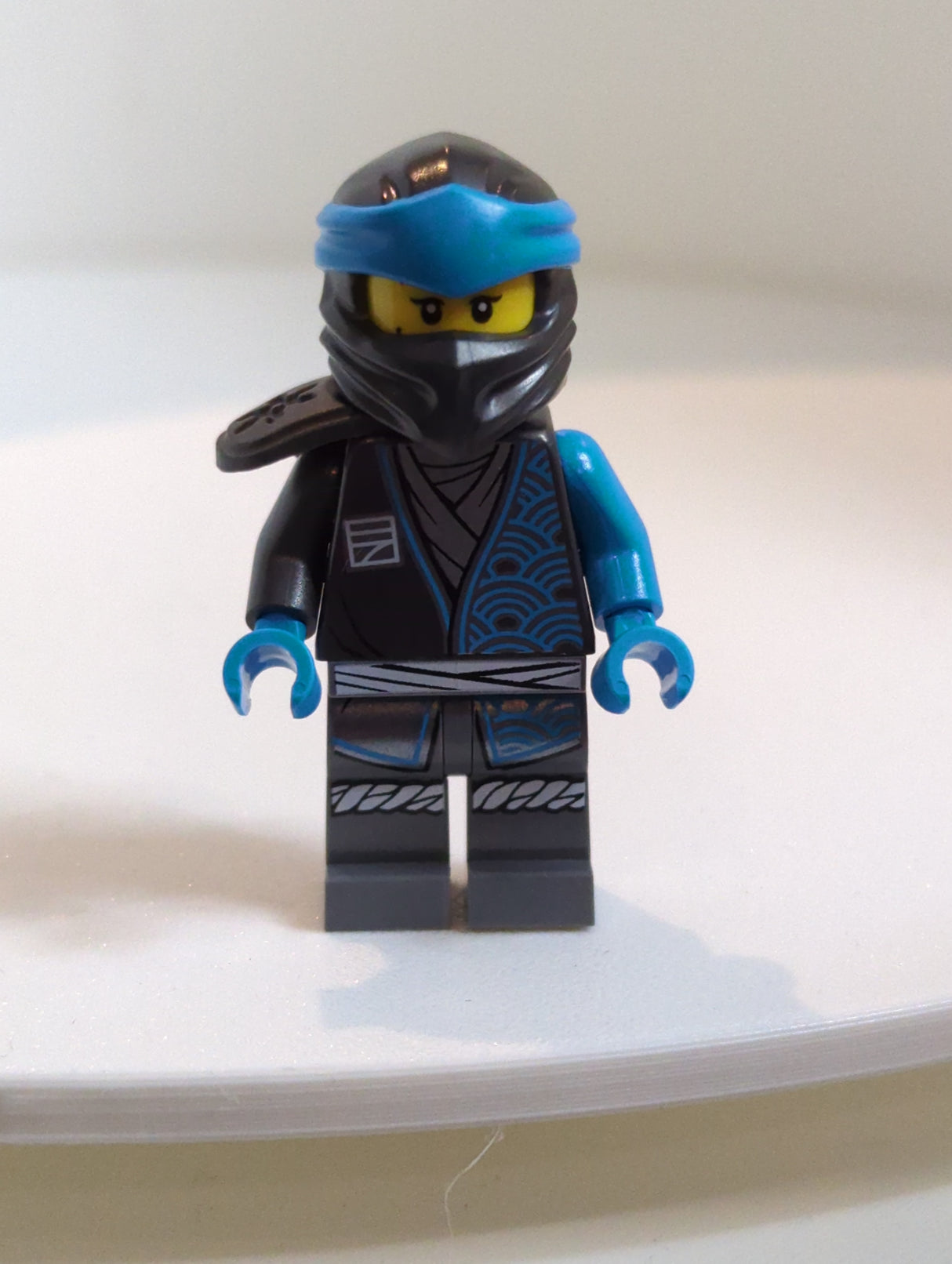 NEU Ninjago Minifigur Nya - Core, mit Schulterpolster njo726