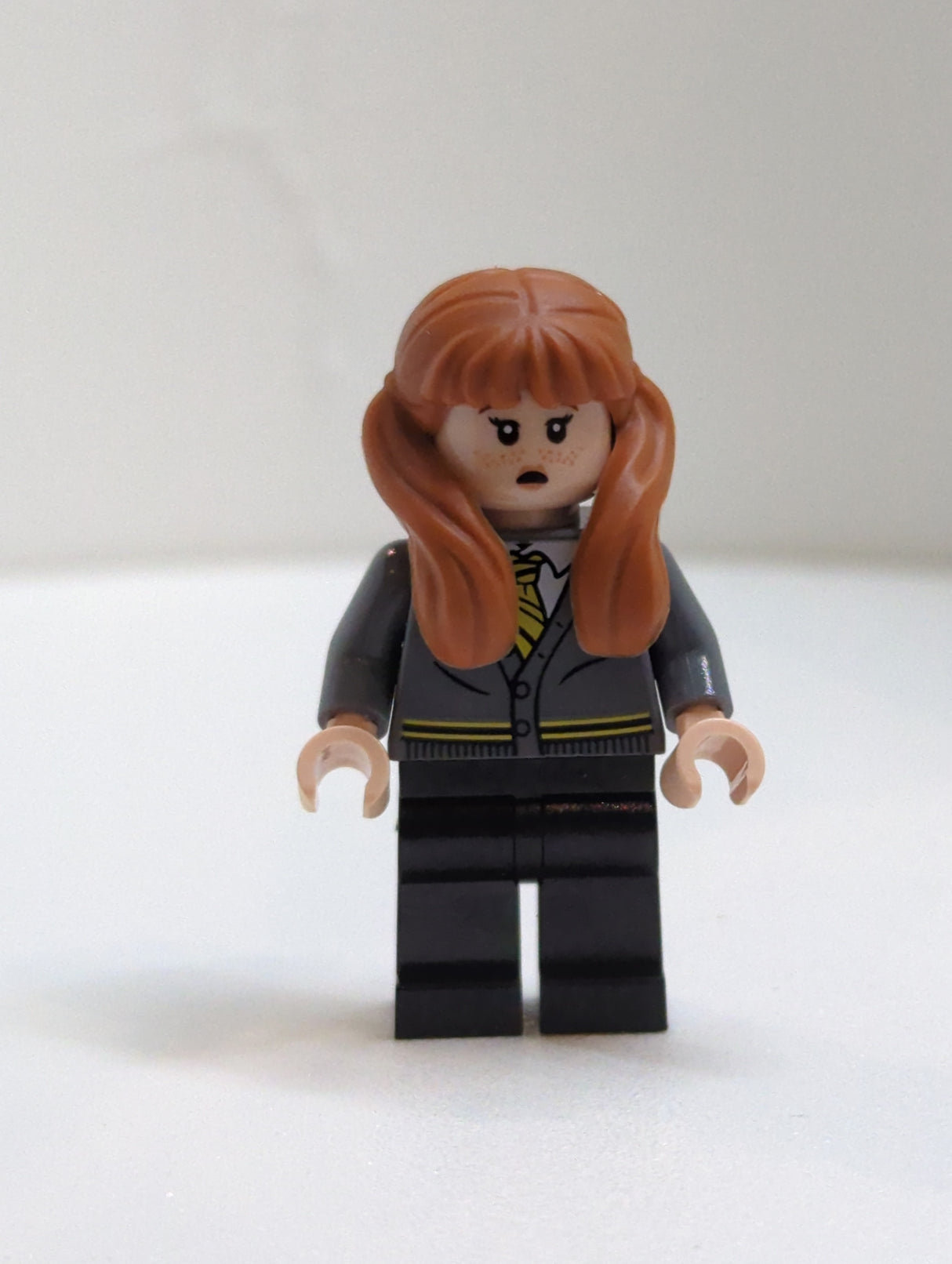 NEU Harry Potter Minifigur Susan Bones - Hufflepuff Cardigan Sweater hp406