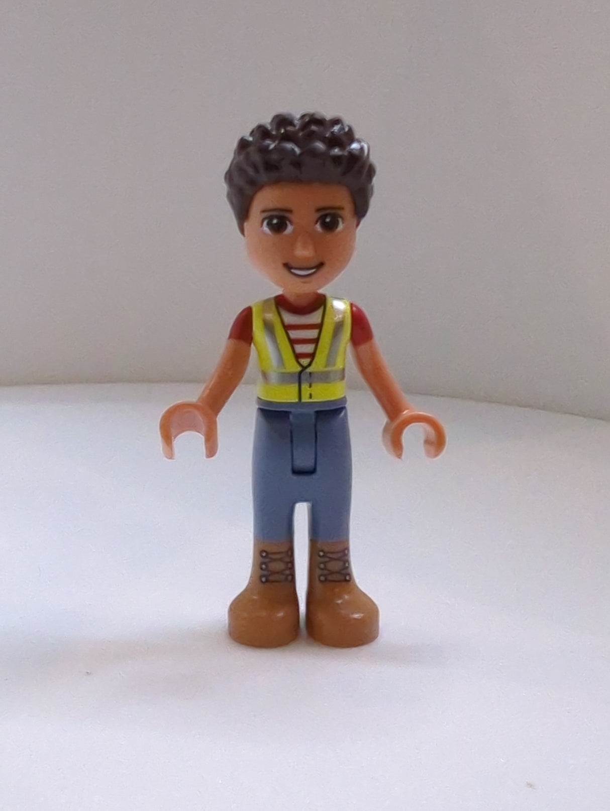 NEU Friends Minifigur River - Sicherheitsweste, sandblaue Hose nougat (medium) Stiefel frnd541