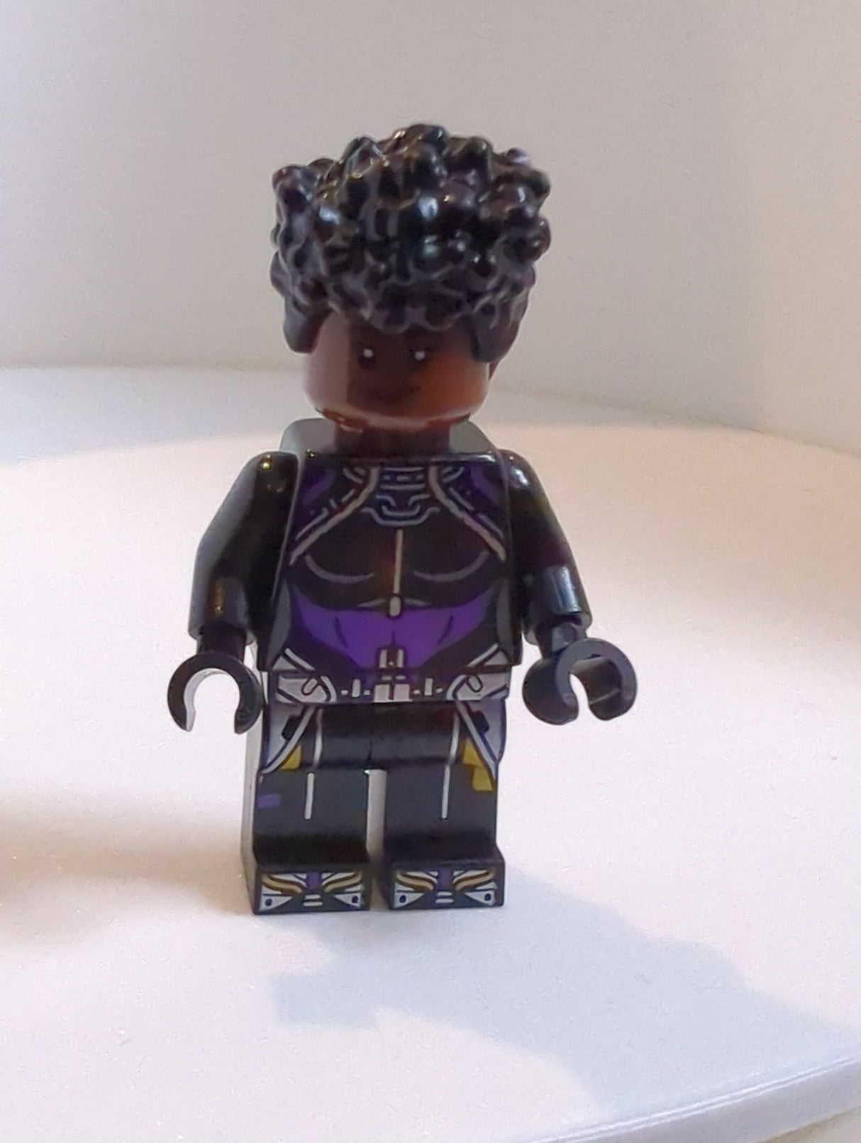 NEU Super Heroes Minifigur Shuri - schwarz lila Oberteil sh0843