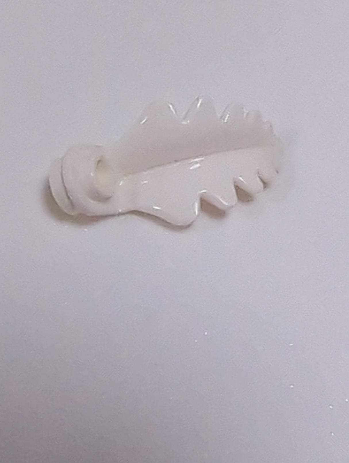 NEU Pflanzenplatte rund 1 x 1 mit gebogenem, aufrechtem Blatt weiß