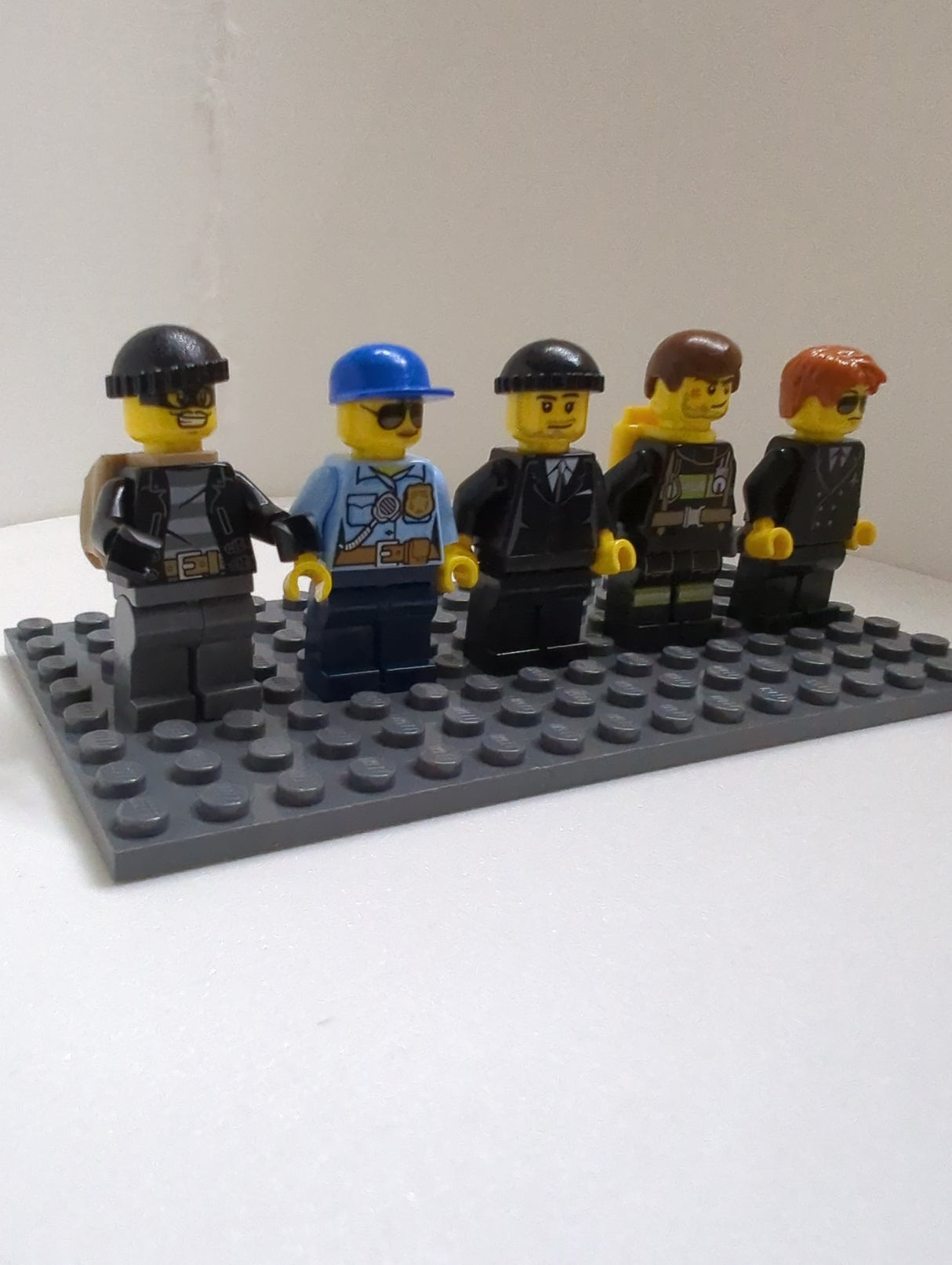 Bunte Tüte mit diesen 5 Minifiguren aus dem Bereich City cty75