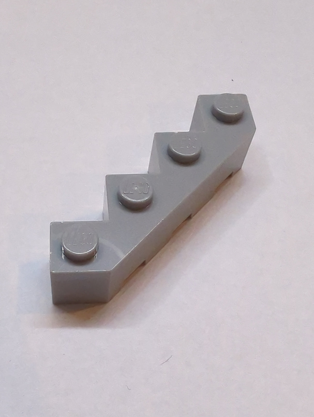 4x4 Eckstein facettiert neuhellgrau