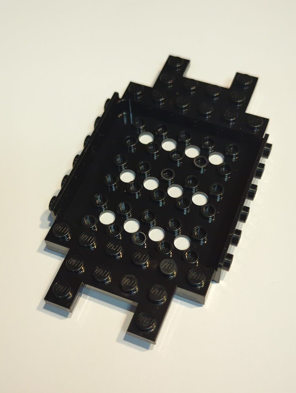 NEU Fahrzeug, Basis 6 x 12 x 1 mit 5 x 6 vertiefter Mitte, 12 Löchern und 1 x 2 Ausschnitten an den Enden schwarz