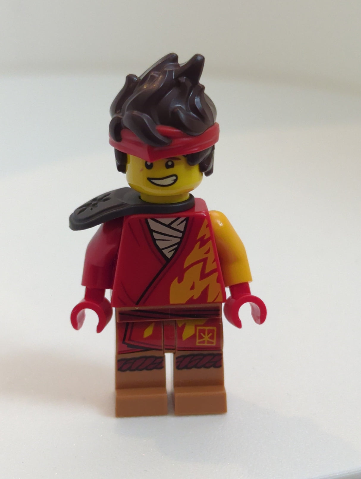 NEU Ninjago Minifigur Kai - Core, mit Schulterpolster njo739