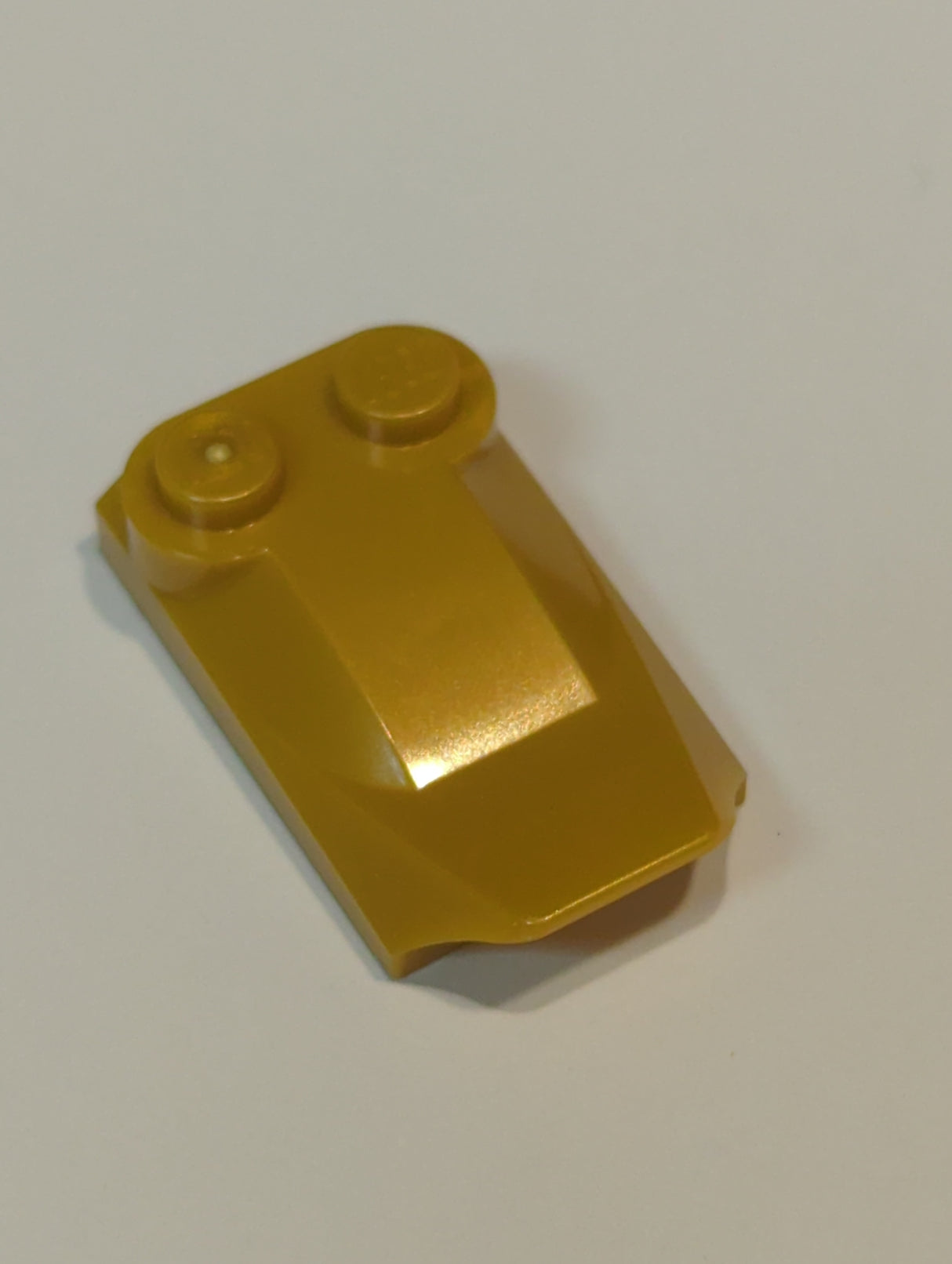 NEU Dachstein gebogen 3 x 2 x 2/3 mit 2 Noppen, Flügelende pearlgold