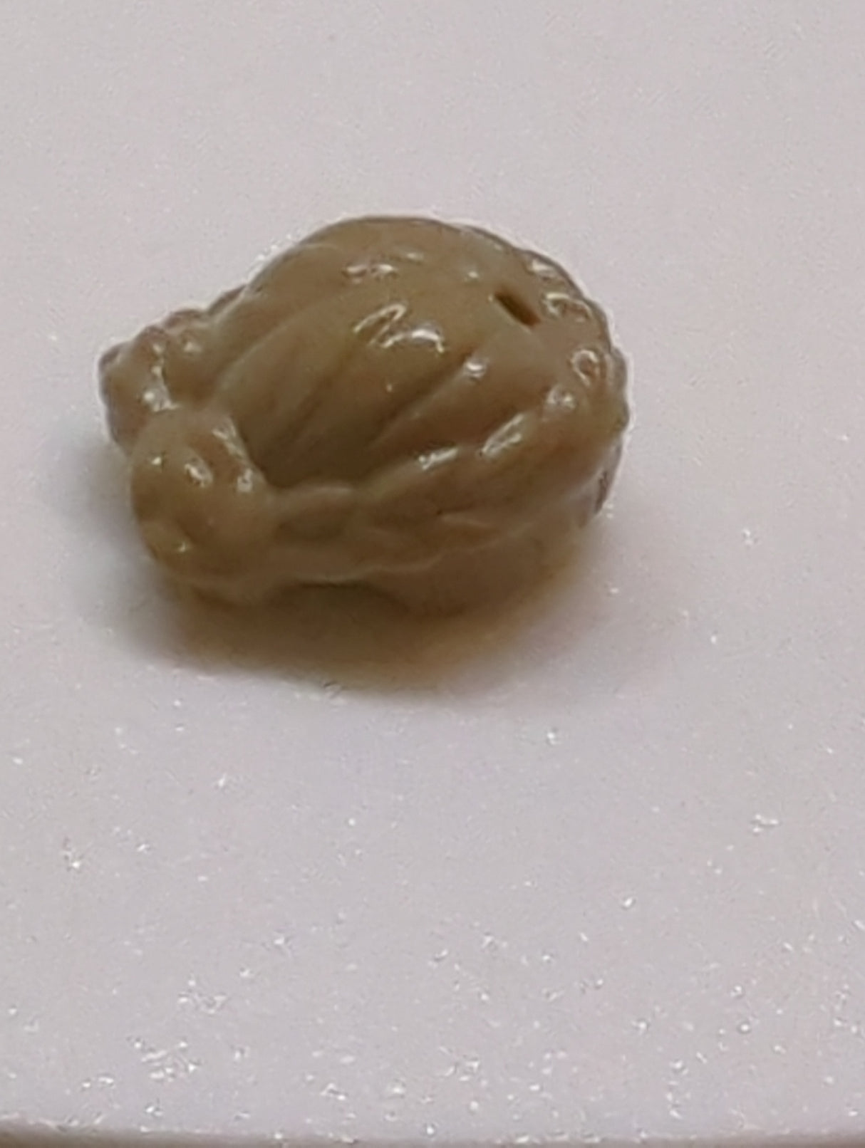 NEU Minifigur, Frauenhaare kurz, Zöpfe an den Seiten, Loch oben, dunkelbeige