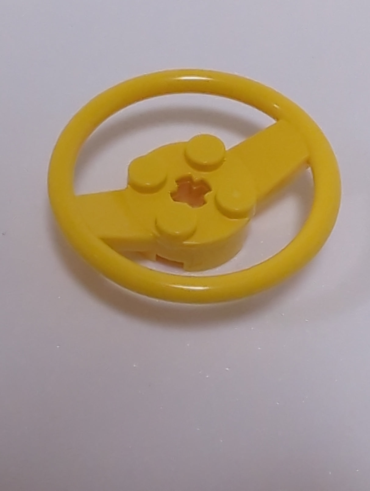 NEU Fahrzeug, Lenkrad mit 2 x 2 Zentrum und Achsloch gelb