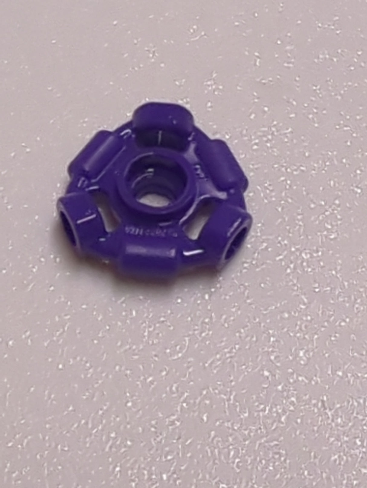 NEU Minifigur, Waffenhalterring mit 3 Stangen und 3 Stangenlöchern (Ninjago Aeroblade Center) – offene Noppe lila