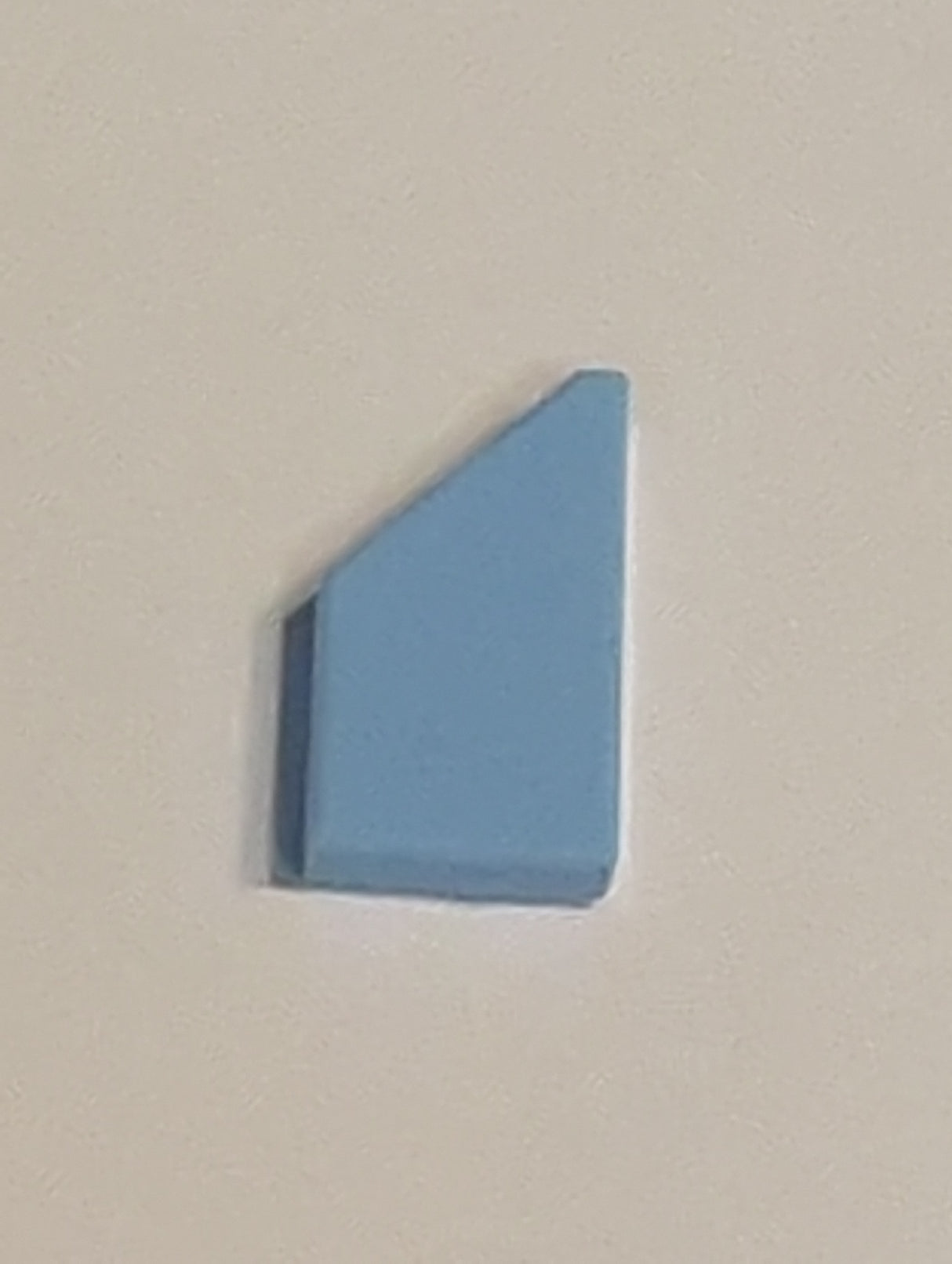 NEU Fliese, modifiziert 1 x 2 Keil links hellblau