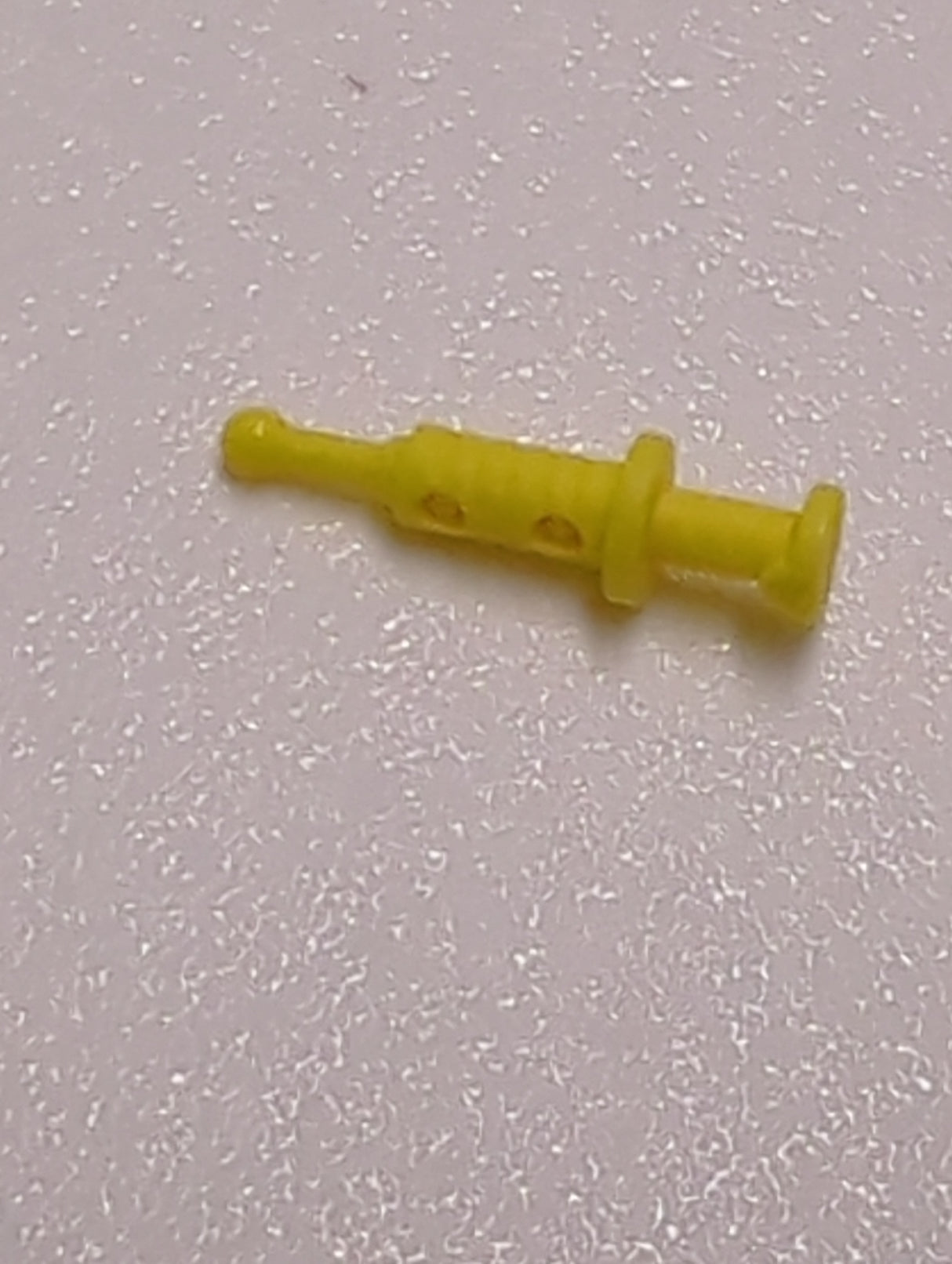 NEU Minifigur, Utensil Spritze mit 2 Hohlräumen gelb