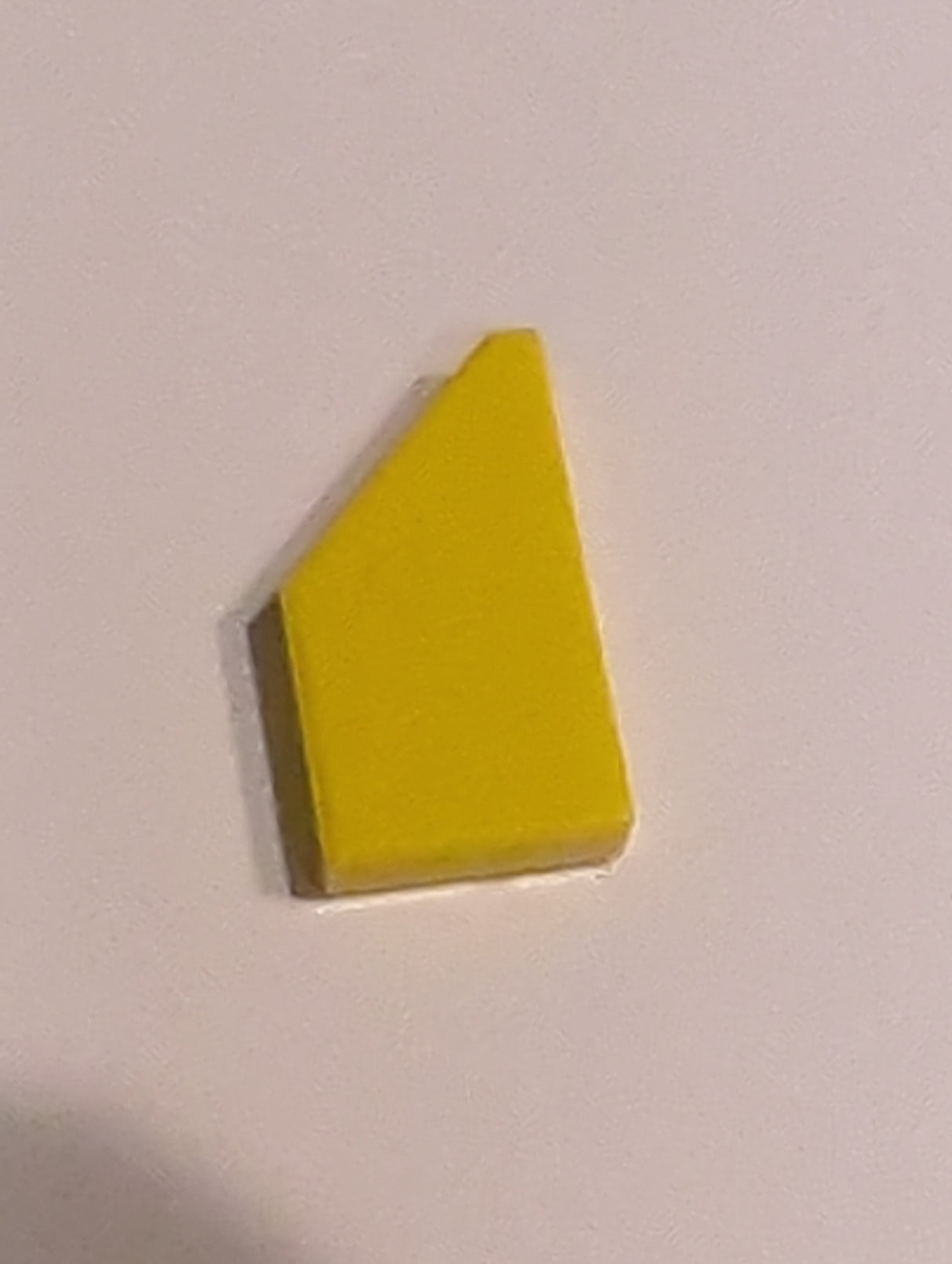 NEU Fliese, modifiziert 1 x 2 Keil links gelb