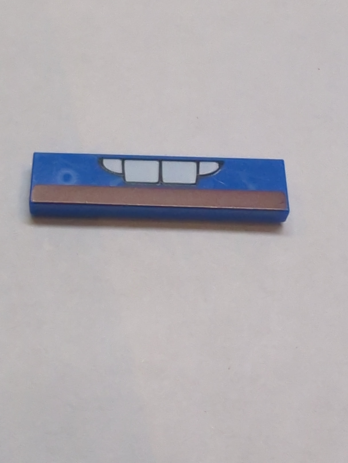 1x4 Fliese bedruckt mit White Teeth and Dark Red Stripe Pattern (Ivan Mater) blau
