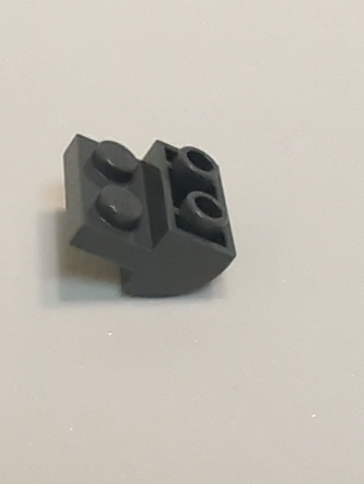 NEU Schräge, gebogene 2 x 2 x 1 umgekehrte mit 2 versenkten Noppen neudunkelgrau