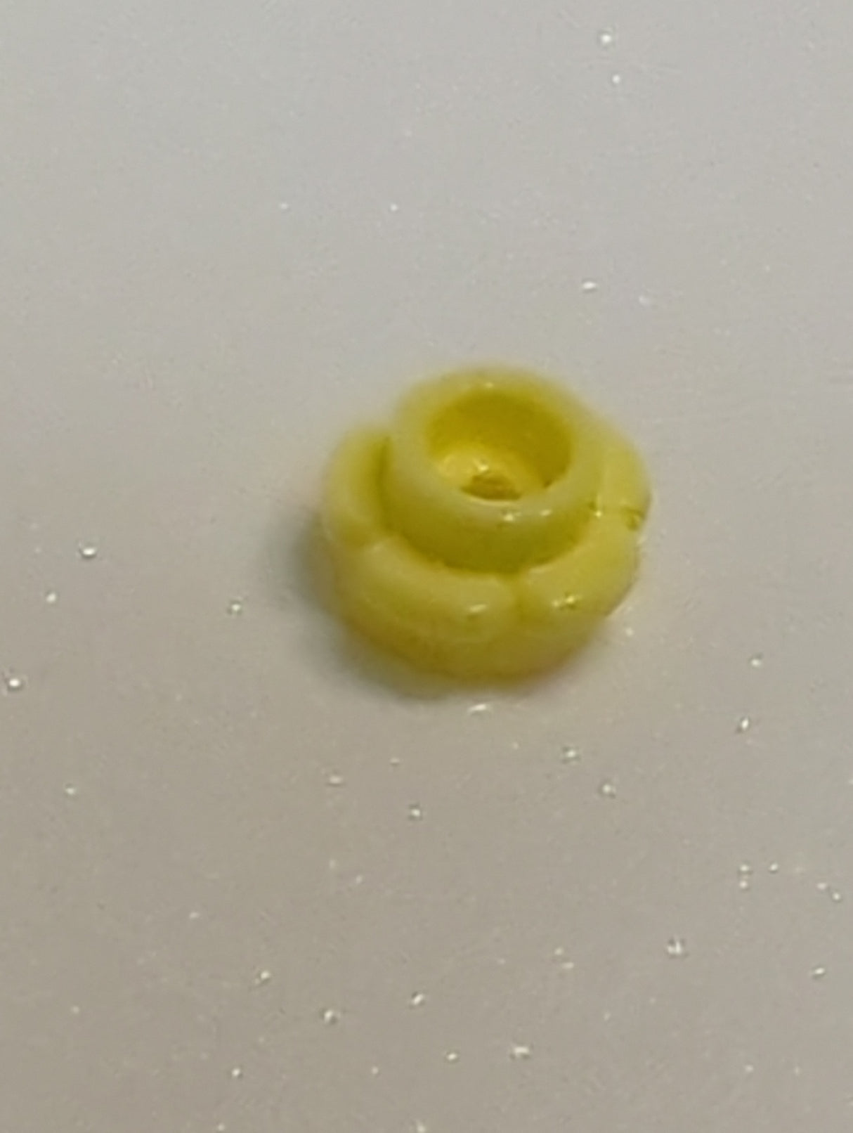 NEU Platte, rund 1 x 1 mit Blumenrand (5 Blütenblätter) hellgelb