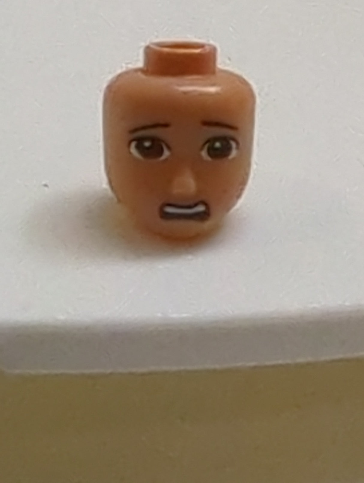 NEU Mini Doll, Head Friends Male Large with Reddish Brown Eyes, Black Eyebrows and Scared Open Mouth Pattern nougat (hautfarbe) nougat