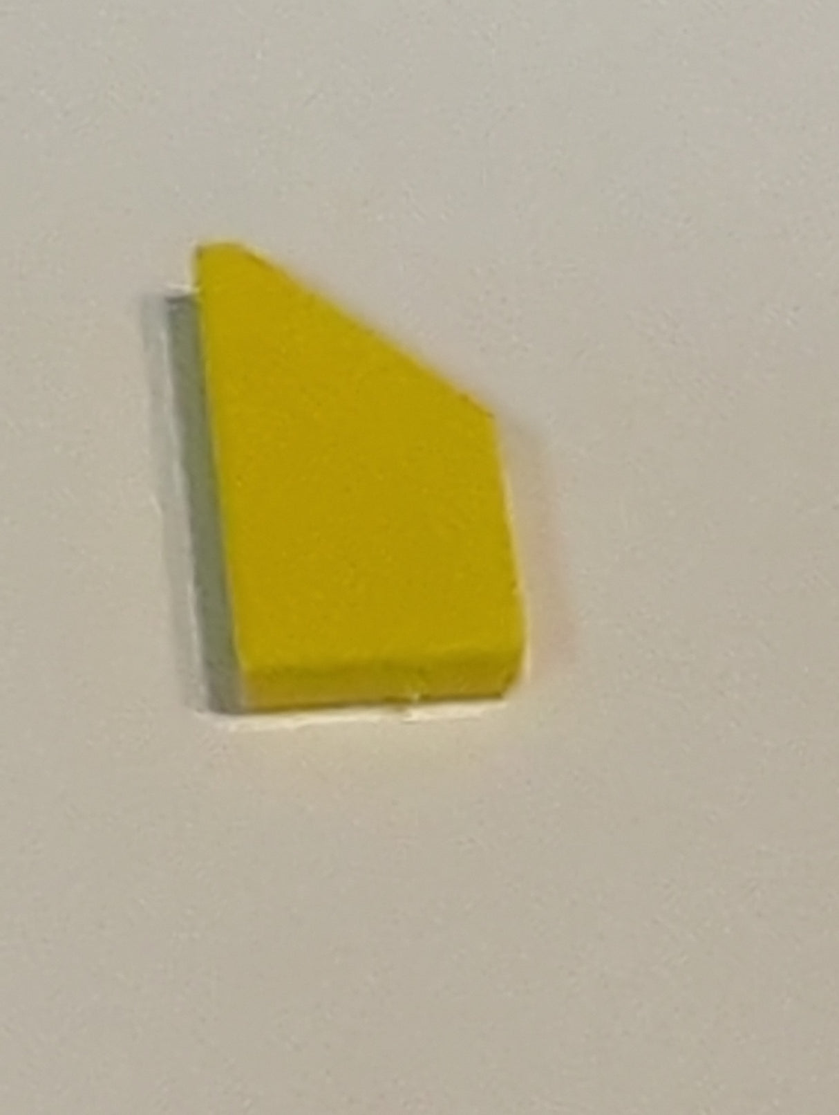 NEU Fliese, modifiziert 1 x 2 Keil rechts gelb