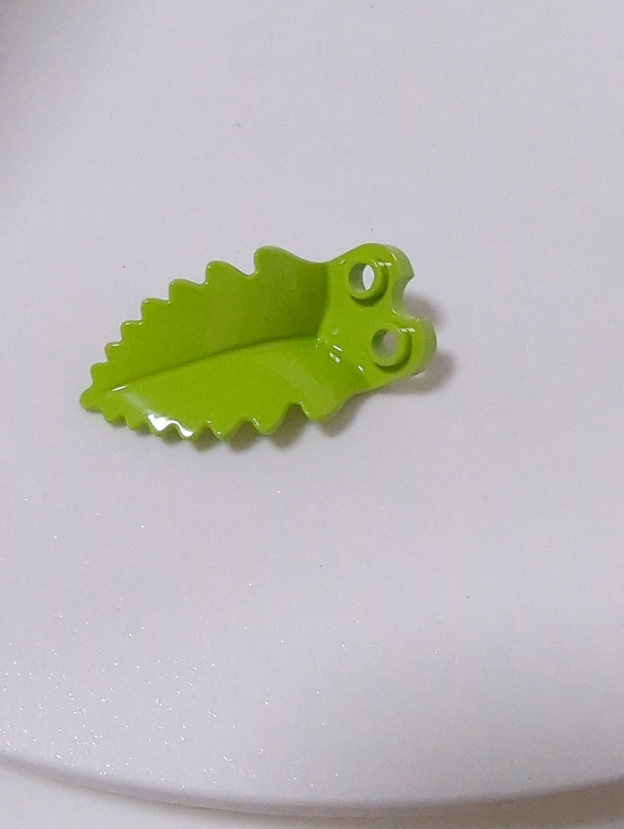 NEU Pflanzenplatte, Rund 1 x 2 mit gebogenem, aufrechtem Blatt lindgrün