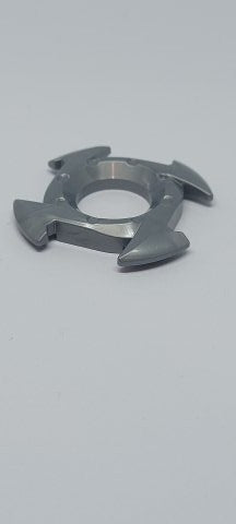 4x4 Ring mit 2x2 Loch und 4 Pfeilenden (Ninjago Spinner Crown) pearlsilber flat silver