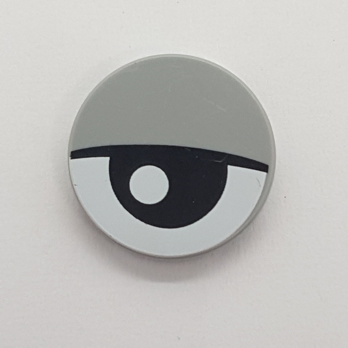 2x2 Fliese rund bedruckt with Bottom Stud Holder with Eye and Eyelid Pattern neuhellgrau light bluish gray