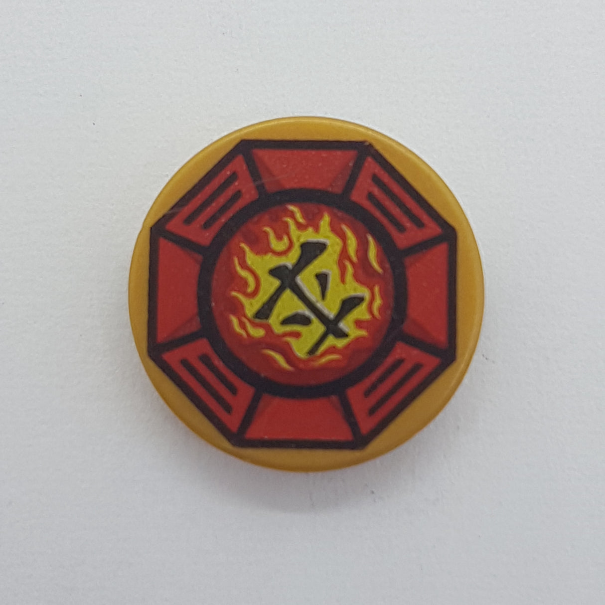 2x2 Fliese rund bedruckt with Bottom Stud Holder with Airjitzu Fire Symbol in Red Octagon Pattern pearlgold pearl gold