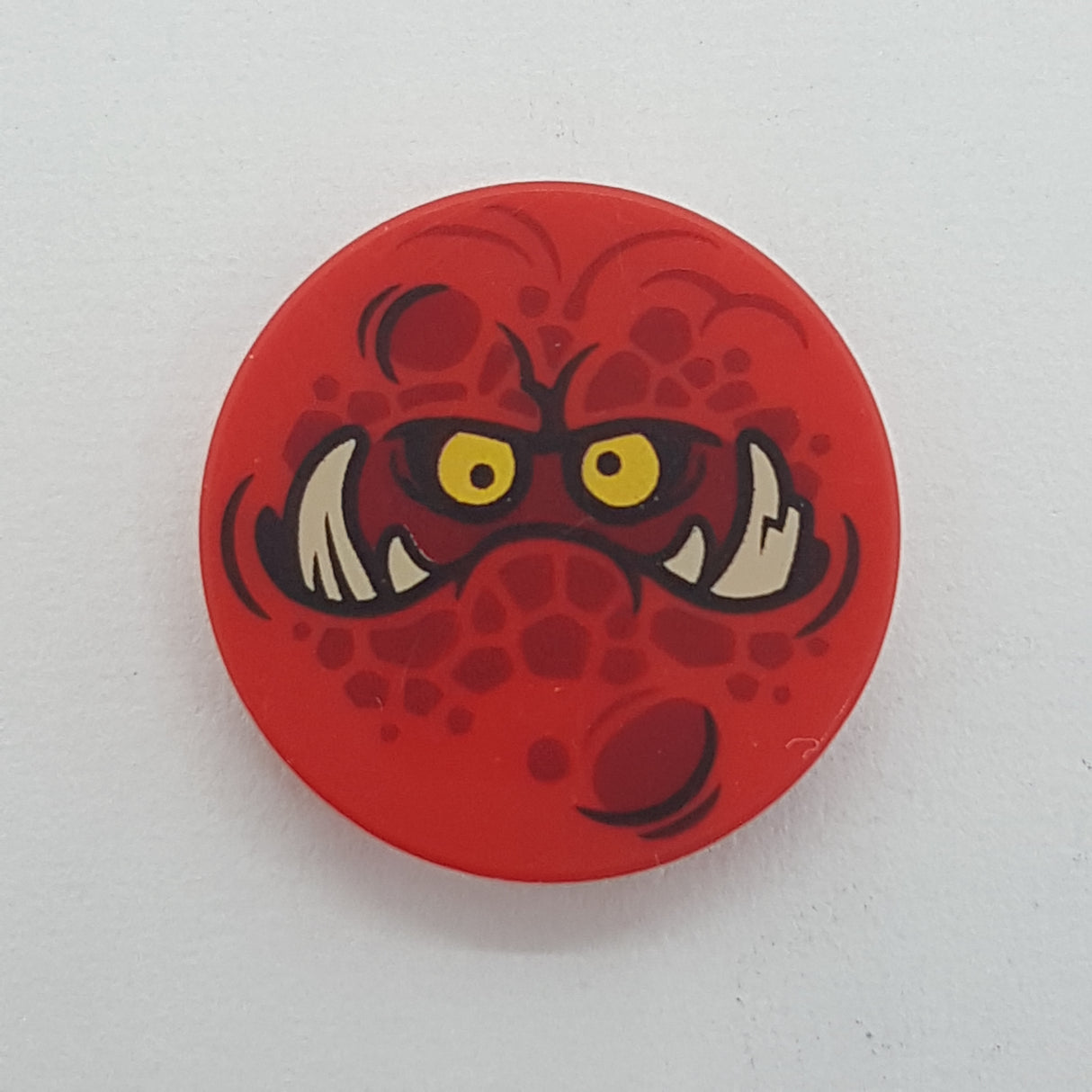 2x2 Fliese rund bedruckt with Bottom Stud Holder with Globlin Face with Large Teeth Pattern rot red