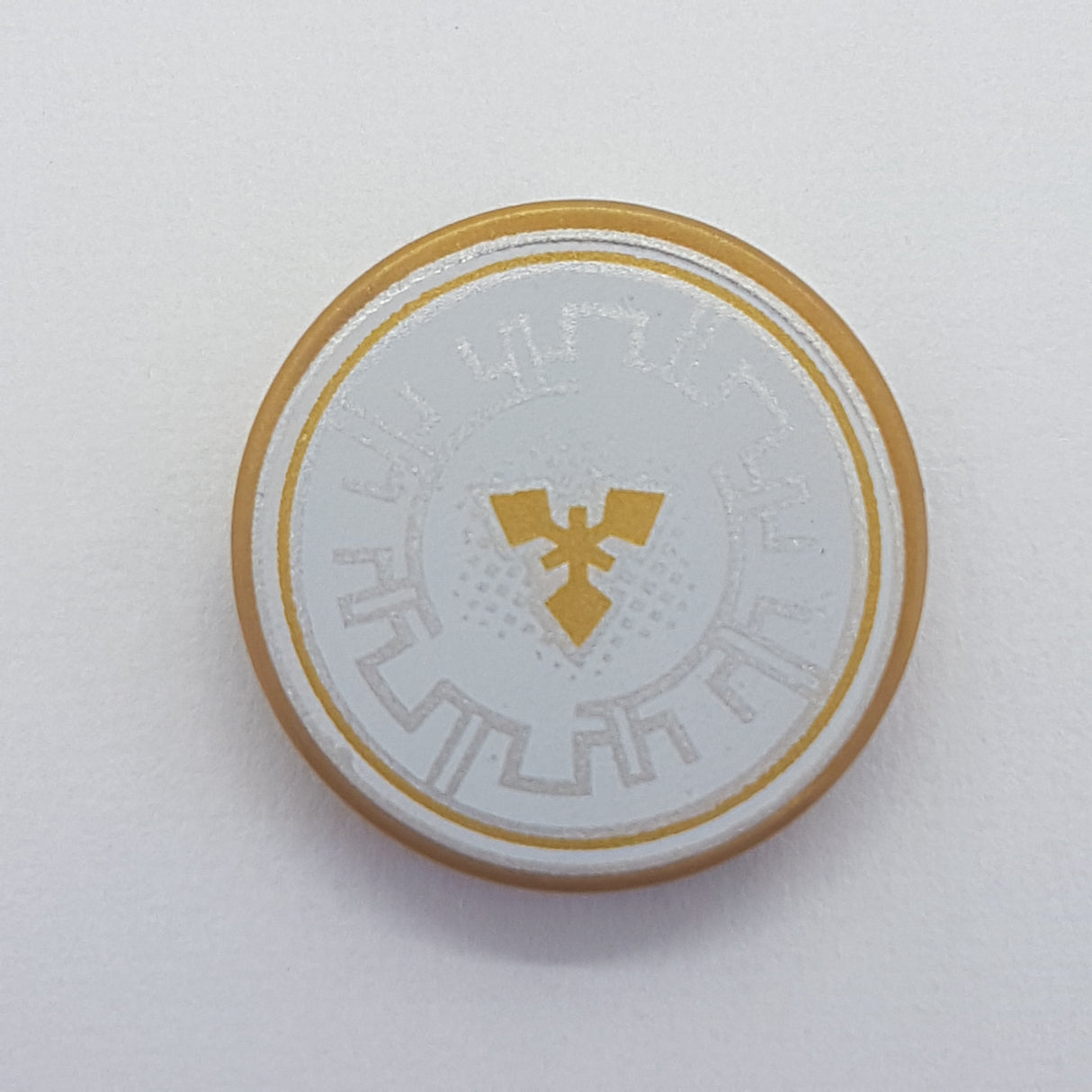 2x2 Fliese rund bedruckt with Bottom Stud Holder with Silver Crenelations and Gold Throwing Star Pattern pearlgold pearl gold