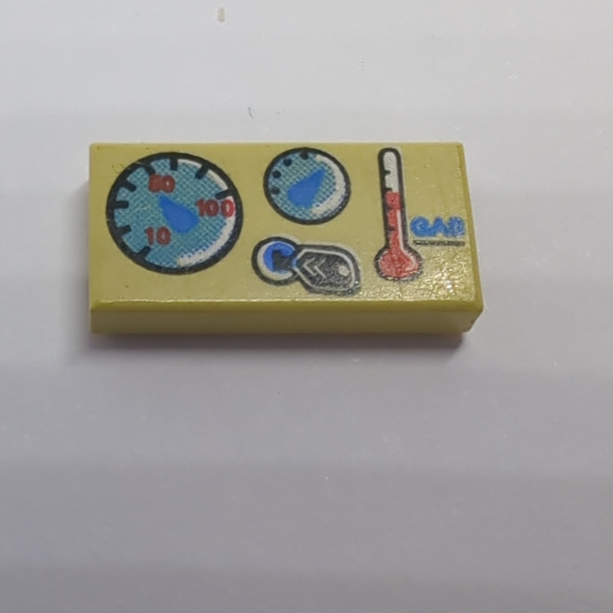 1x2 Fliese bedruckt with Car Gauges Pattern beige tan
