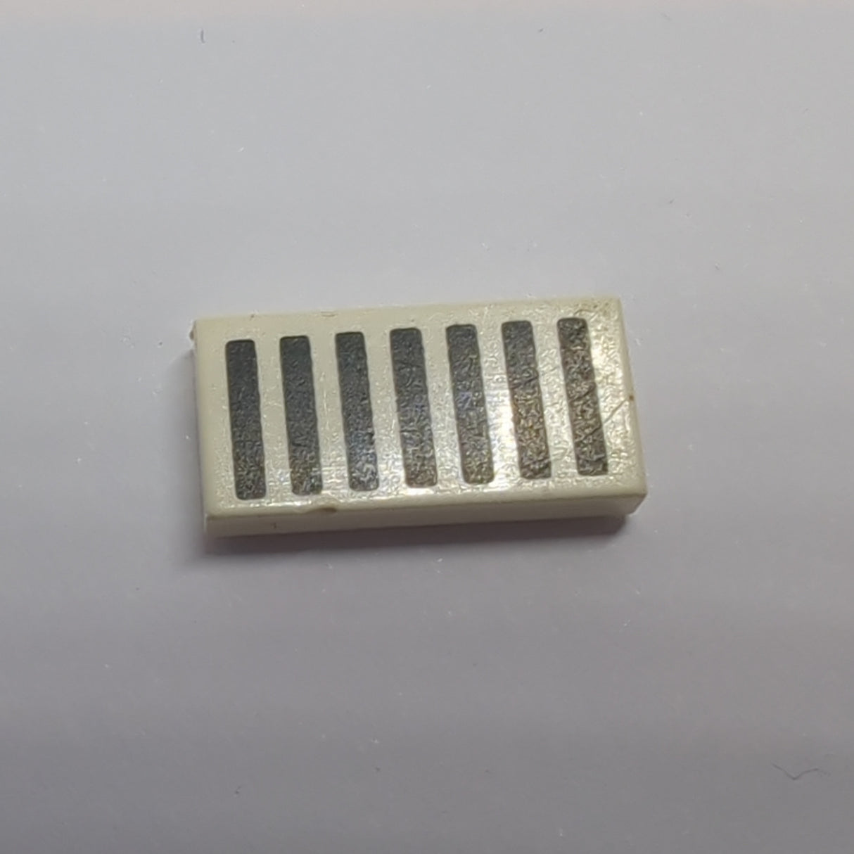 1x2 Fliese bedruckt with Black Grille weiß white