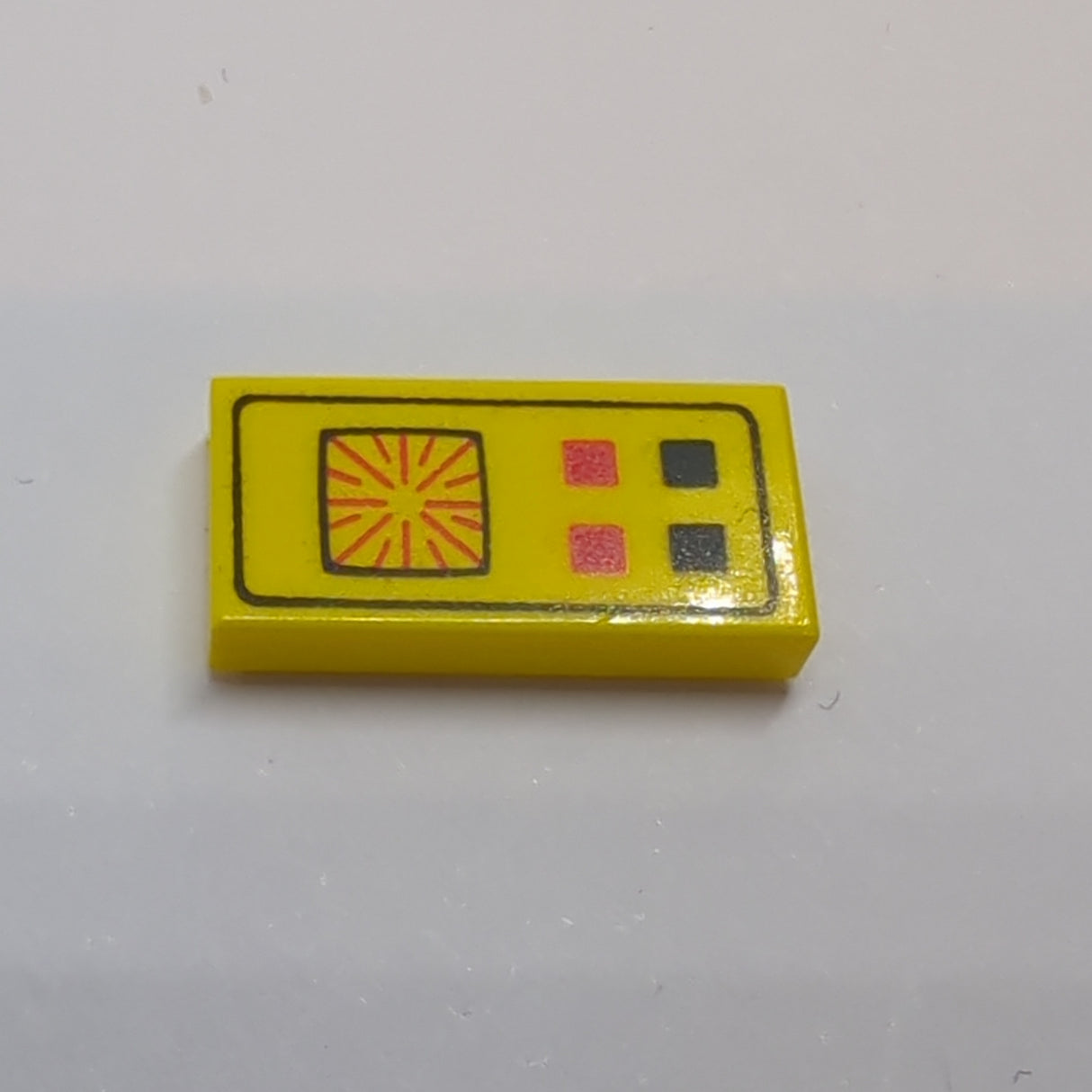 1x2 Fliese bedruckt with Red and Black Buttons Computer Pattern gelb yellow