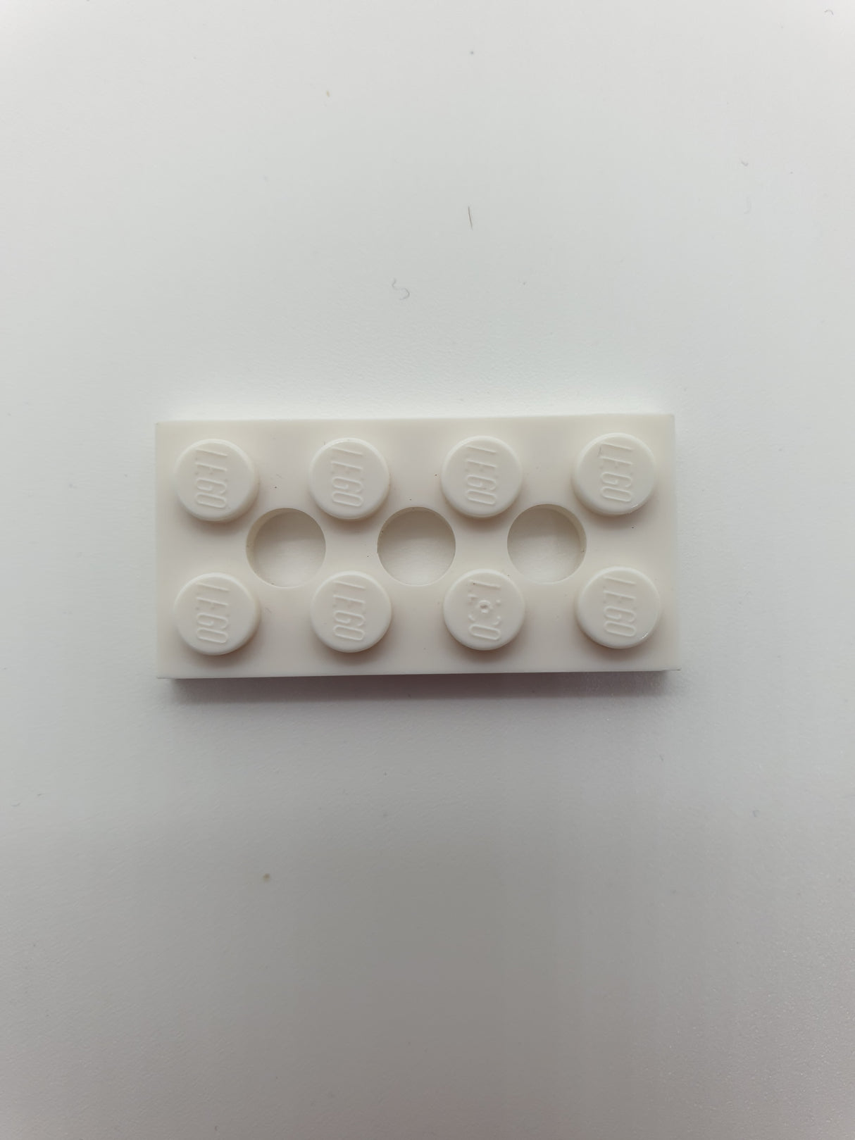 2x4 Technik Platte mit 3 Löchern weiß white