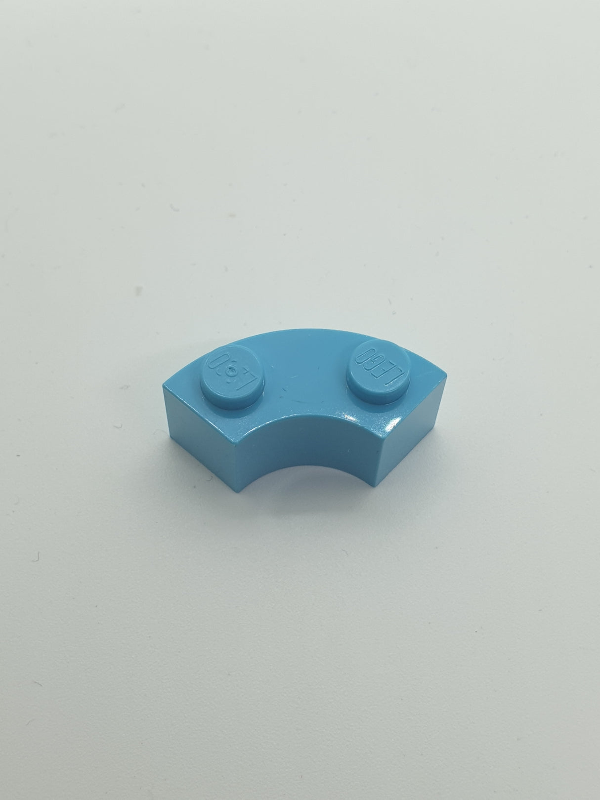 2x2 Rundstein Macaroni 1/4 Kreis mit Noppenkerbe und Verstärkung azur medium azure
