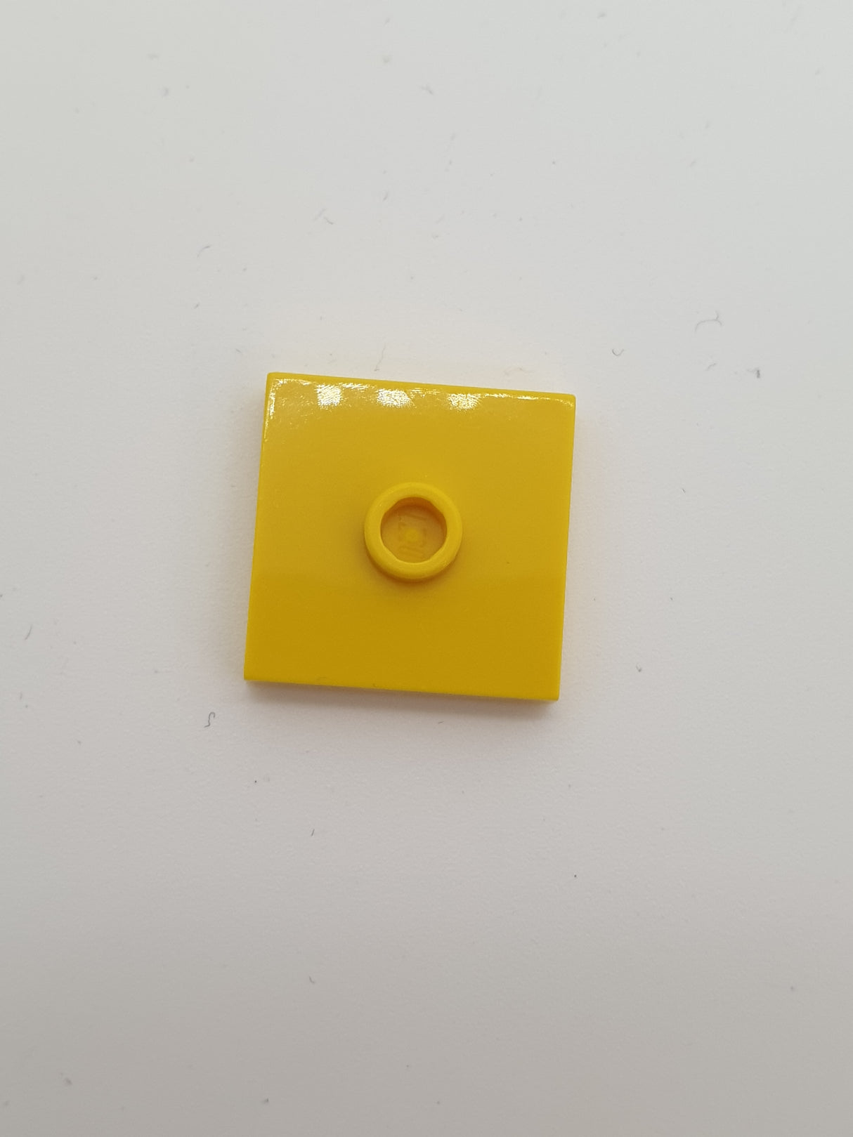 2x2 Fliese modifiziert mit einer Noppe gelb