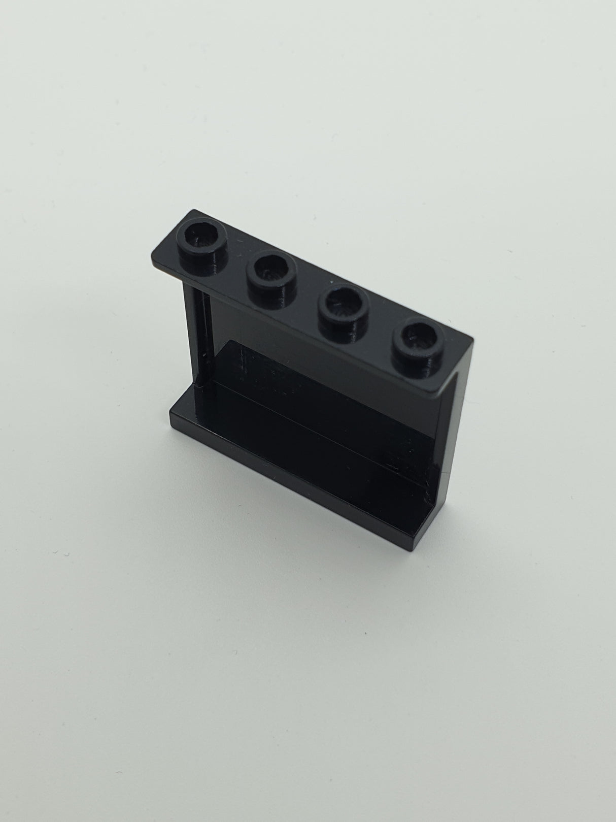 1x4x3 Paneel mit Seitenstützen hohle Noppen schwarz black