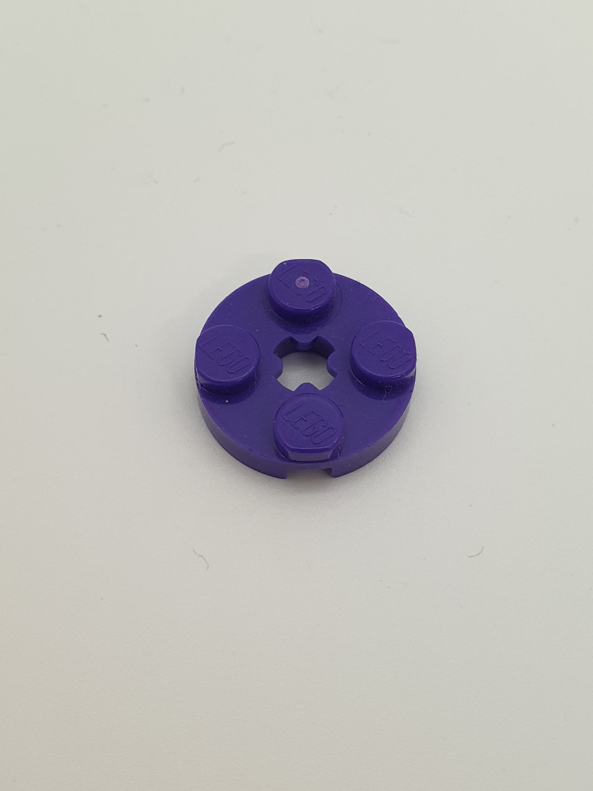 2x2 Rundplatte mit Achsenloch (+) lila dark purple