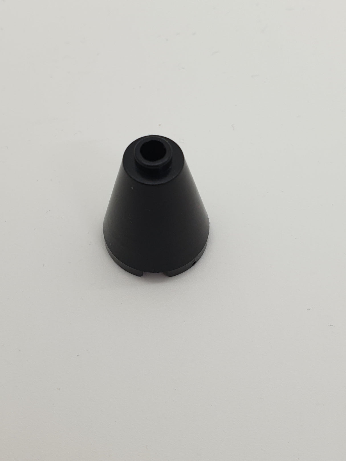 2x2x2 Runder Kegel offene Noppe schwarz black