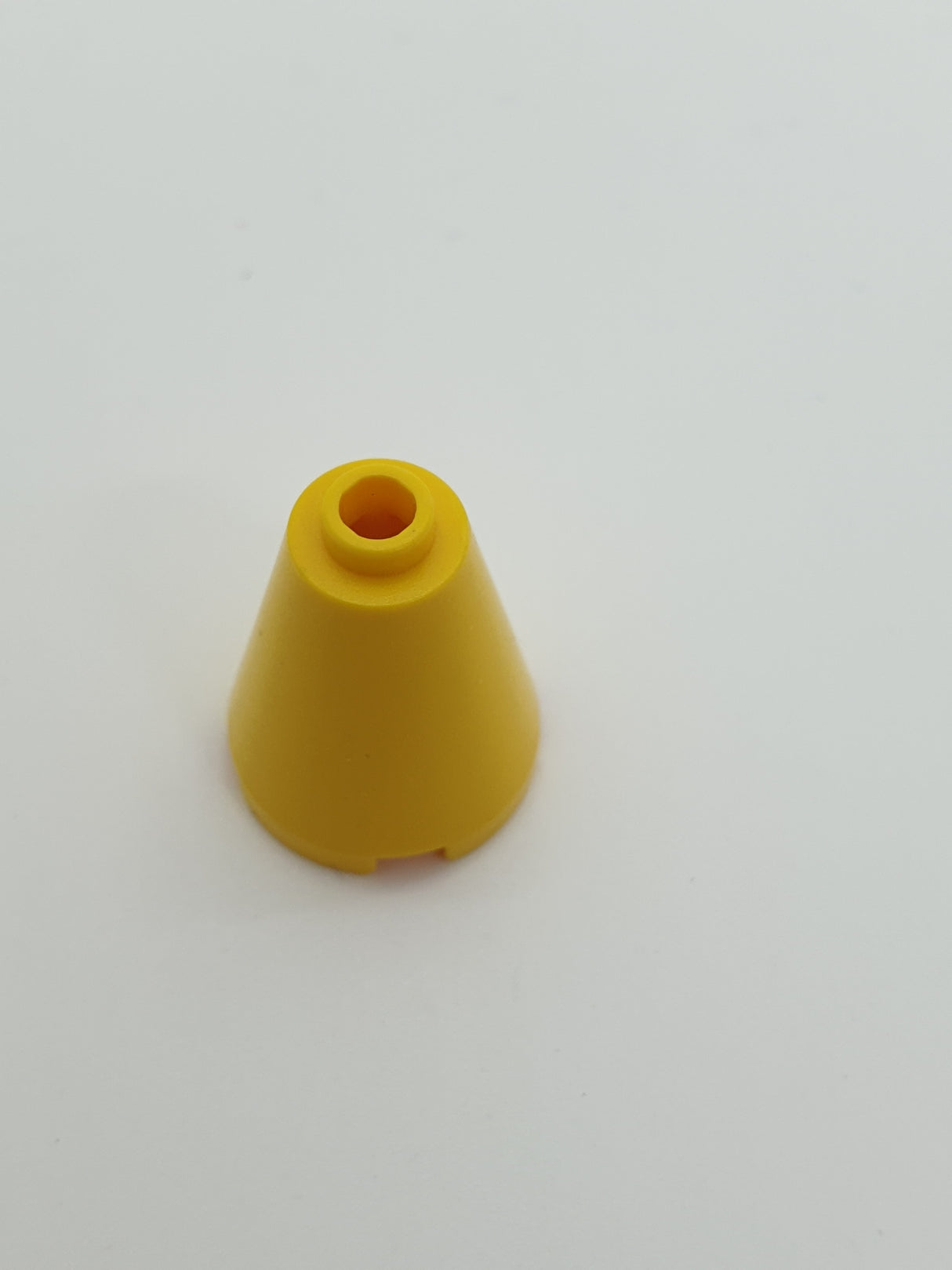 2x2x2 Runder Kegel offene Noppe gelb