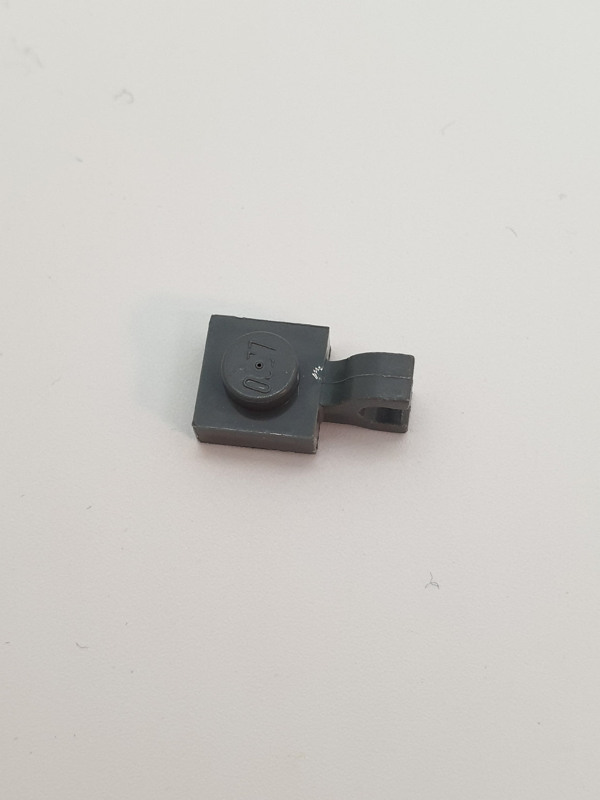 1x1 Platte mit offenem O-Clip horizontal neudunkelgrau