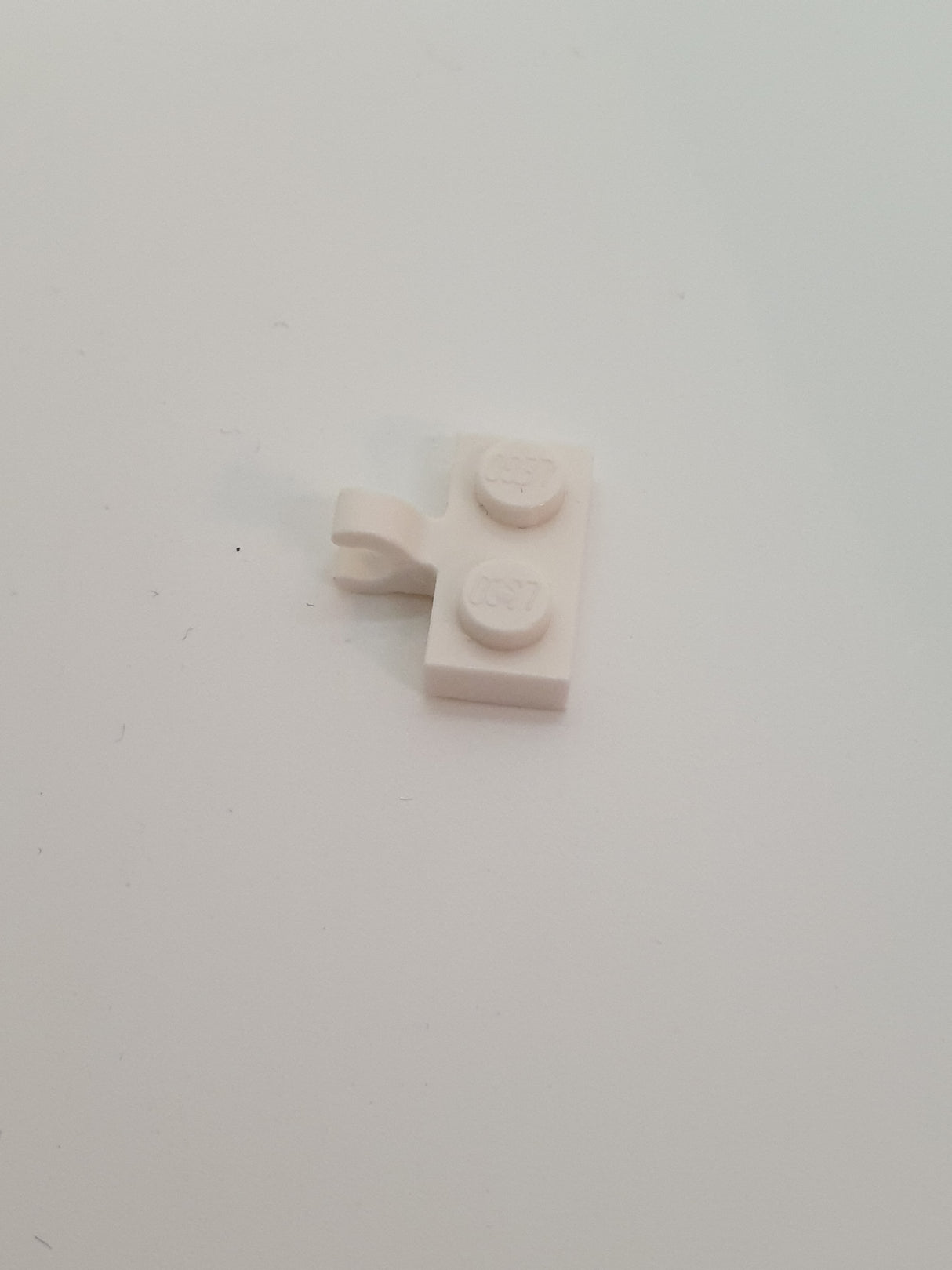 1x2 modifizierte Platte mit Clip seitlich weiß white