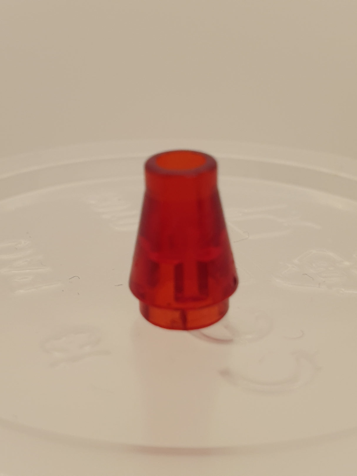 1x1 Kegel ohne Rand/Nut transparent rot