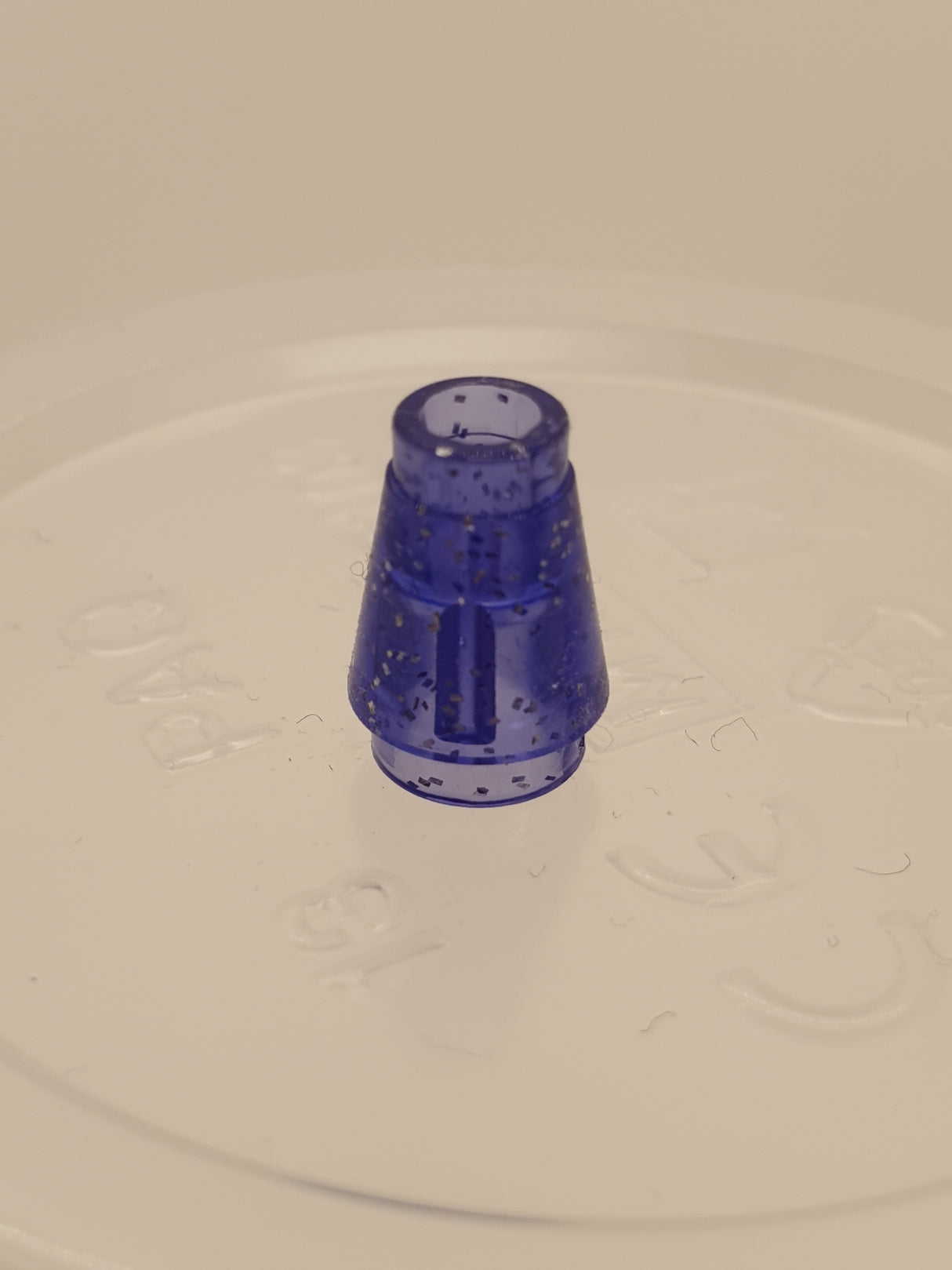 1x1 Kegel mit Rand/Nut transparent lila mit Glitter