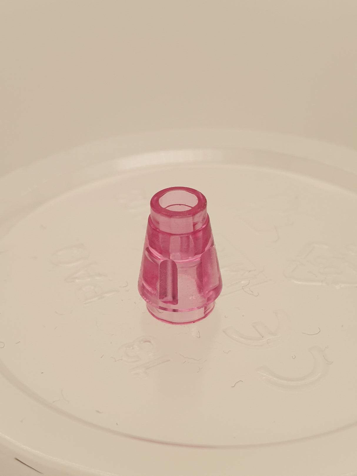 1x1 Kegel mit Rand/Nut transparent rosa