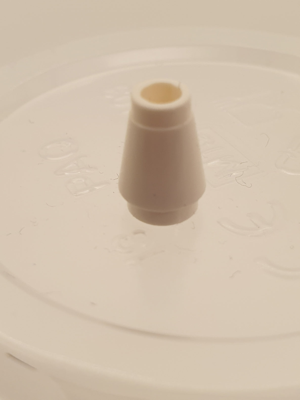 1x1 Kegel mit Rand/Nut weiß white