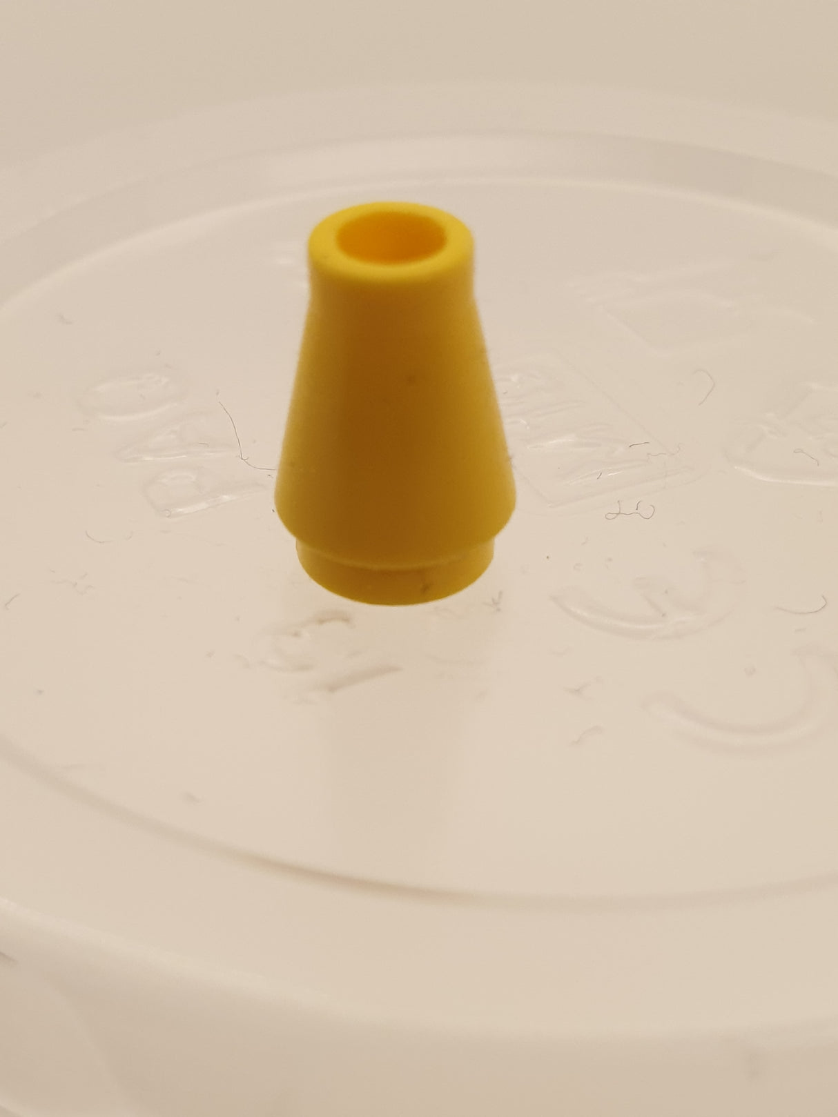1x1 Kegel ohne Rand/Nut gelb